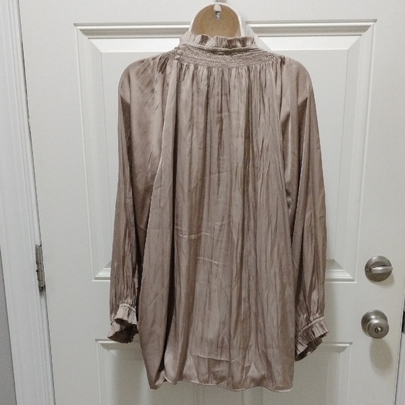 Carmen Marc Valvo Taupe Blouse 3X - Picture 2 of 5